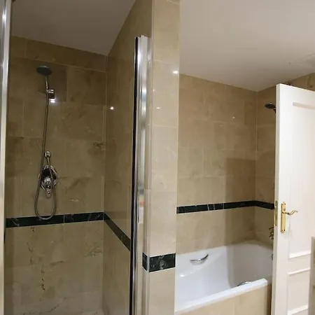 Cosy Beach Side Overlooking The Pool Apartment Marbella
