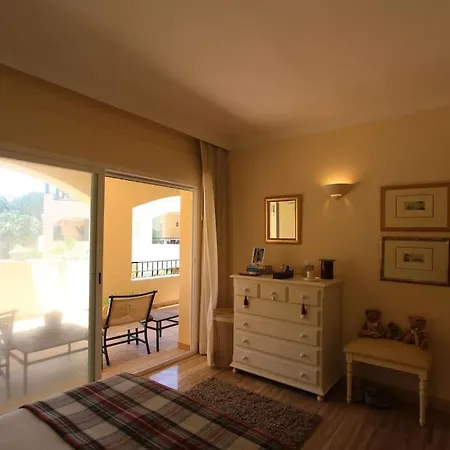 Apartment Cosy Beach Side Overlooking The Pool