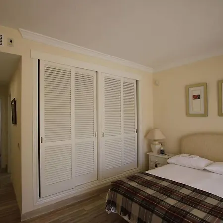 Cosy Beach Side Overlooking The Pool Marbella