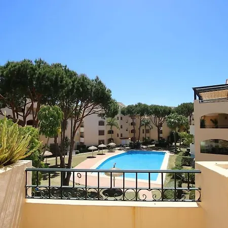 Cosy Beach Side Overlooking The Pool Apartment Marbella