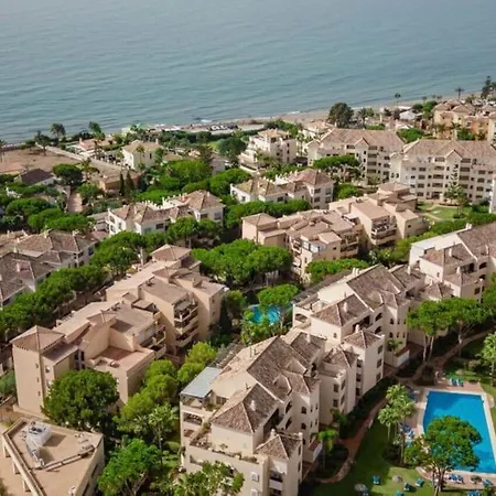 Cosy Beach Side Overlooking The Pool Apartment *