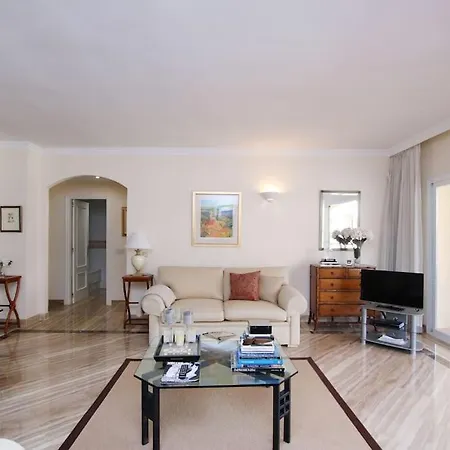 Apartment Cosy Beach Side Overlooking The Pool *
